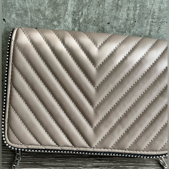 Purse - Picture 2 of 3